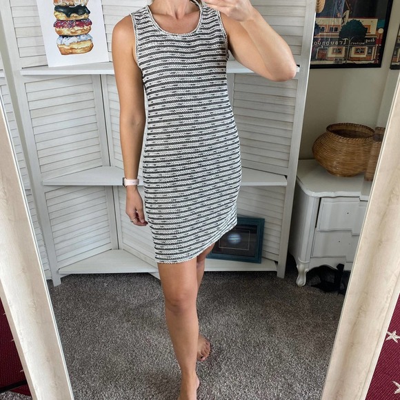 Max Studio Black and white knit shift dress - Picture 2 of 8